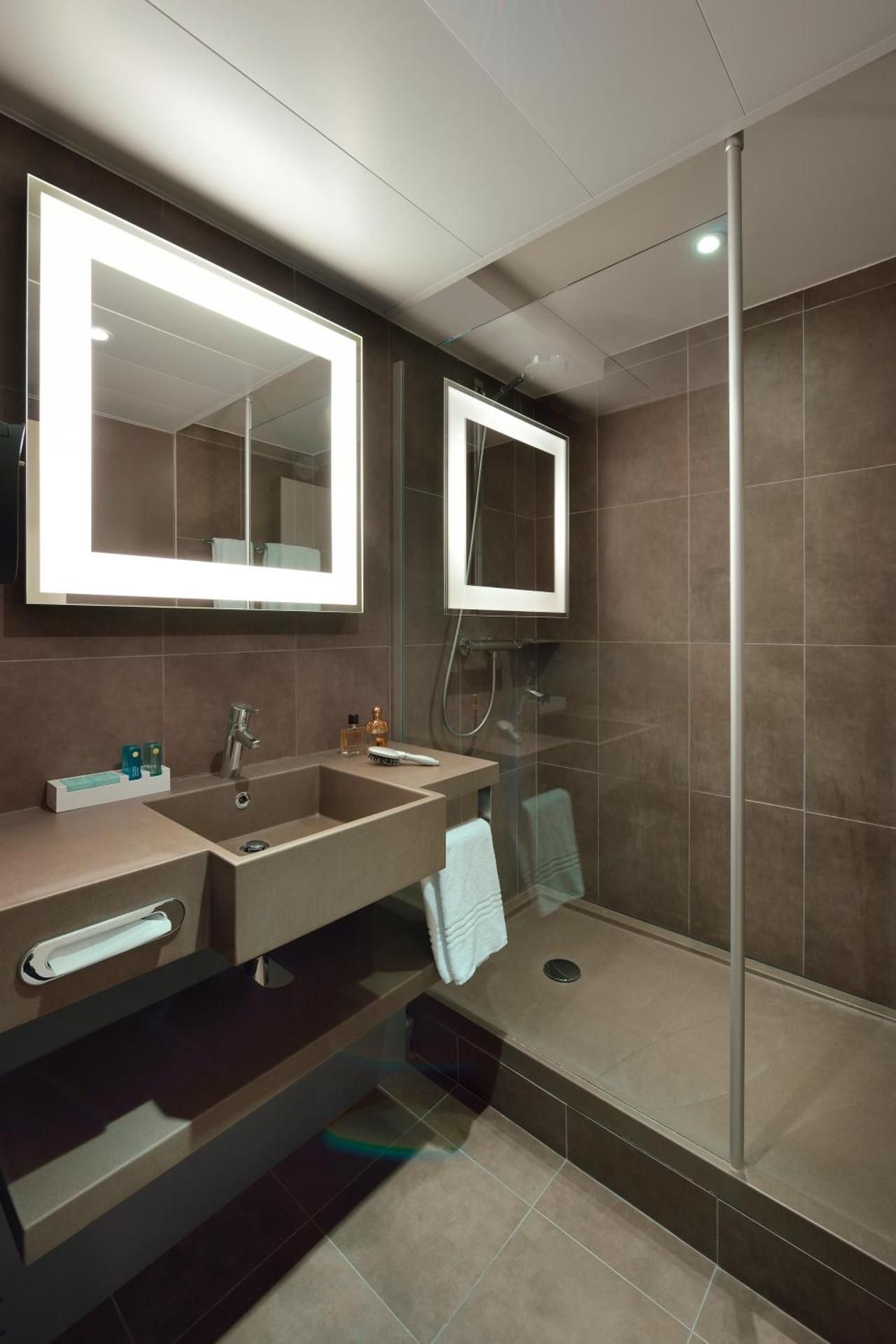 Double Suite with a Living Room