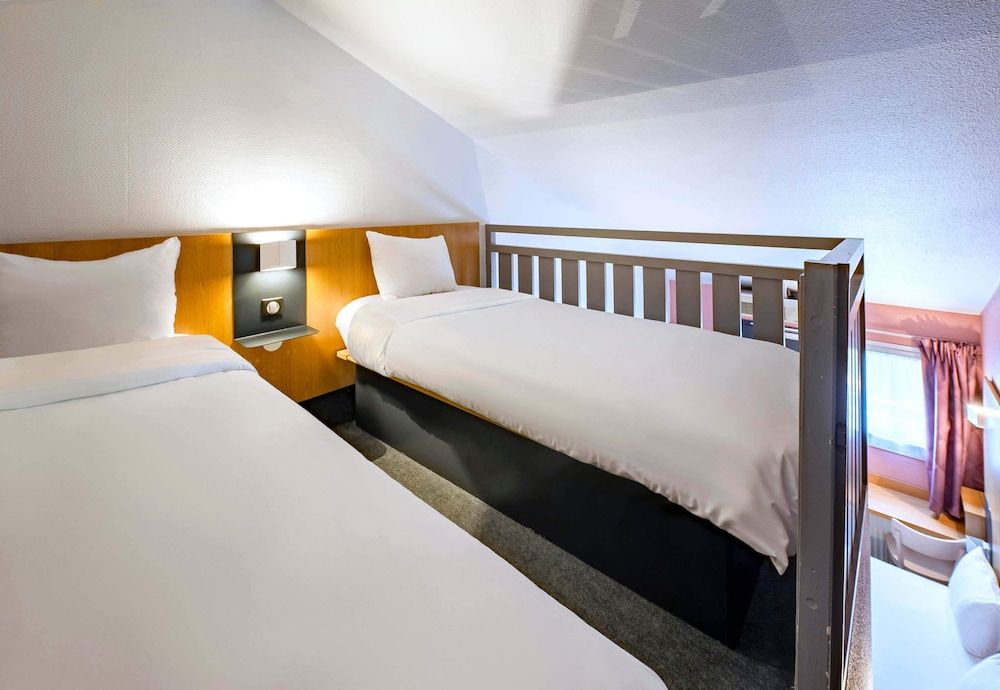 B&B HOTEL Saint-Etienne La Terrasse Quadruple Room, Non Smoking 2