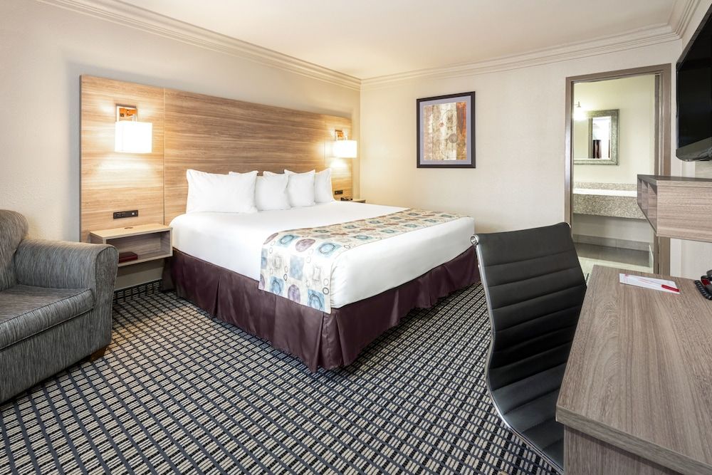 undefined Ramada by Wyndham Houston Intercontinental Airport South 5