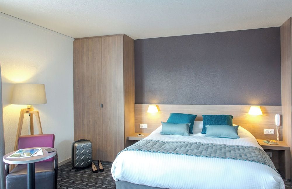 Best Western Plus Hotel La Marina Family Room, 1 Queen Bed, Non Smoking, Poolside 2