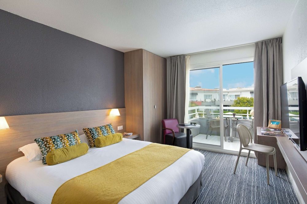 Best Western Plus Hotel La Marina Comfort Room, 1 Queen Bed, Terrace, Poolside 2