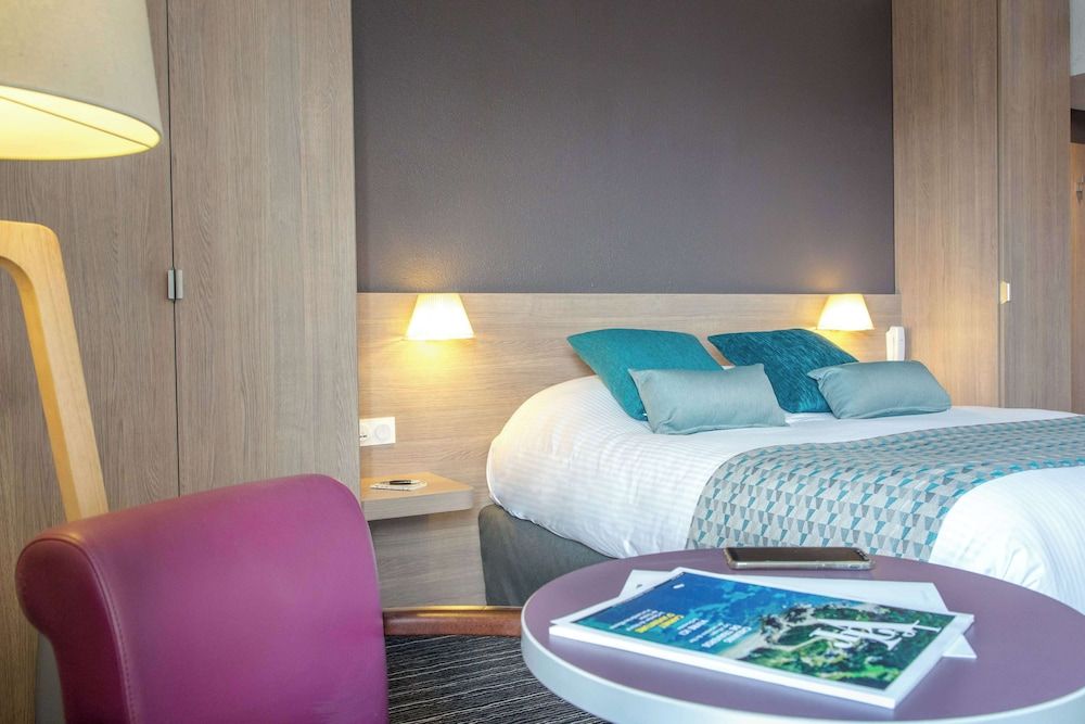 Best Western Plus Hotel La Marina Family Room, 1 Queen Bed, Non Smoking, Poolside 3