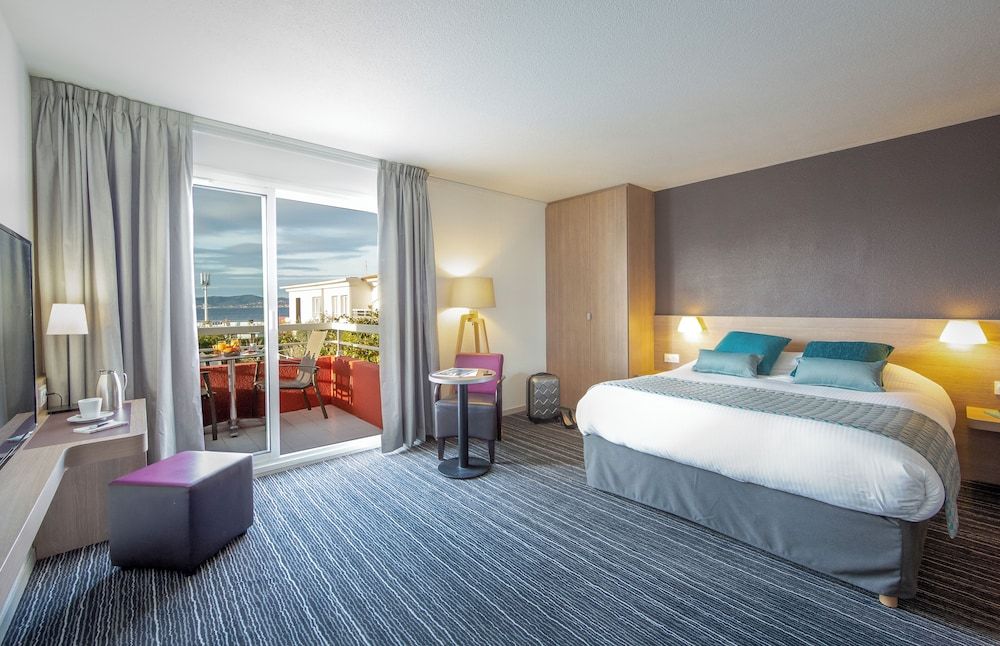 Best Western Plus Hotel La Marina Family Room, 1 Queen Bed, Non Smoking, Poolside