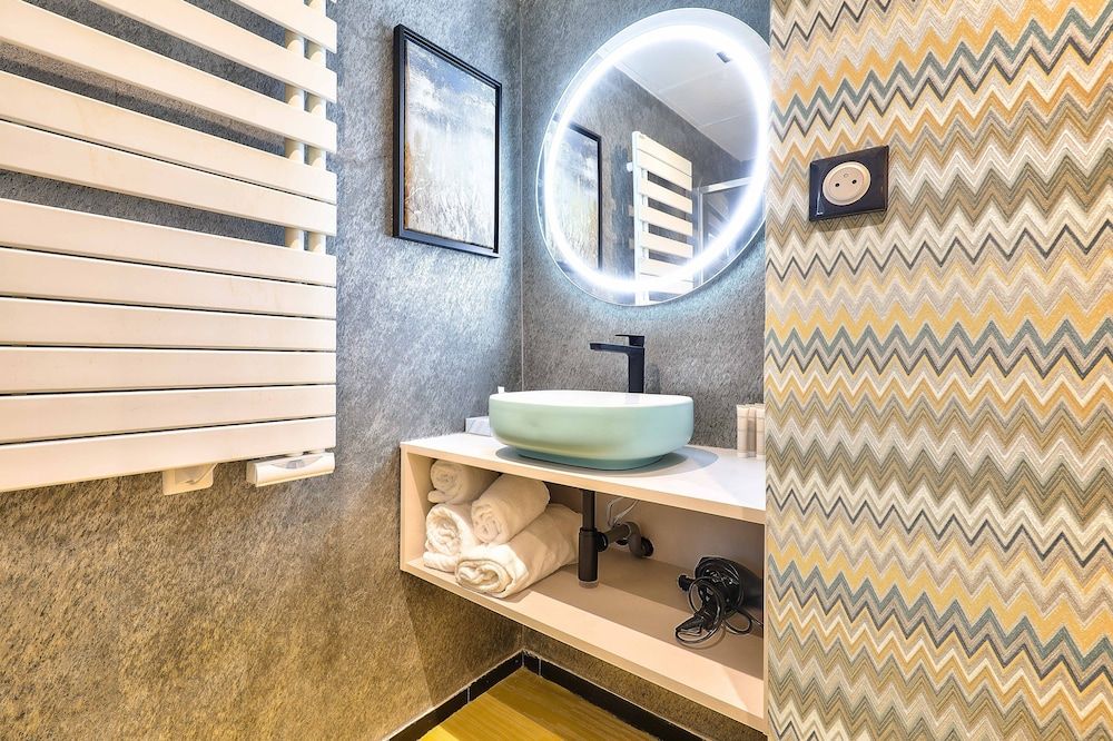 Hôtel 33 Marbeuf Deluxe Room (Montmartre) 6