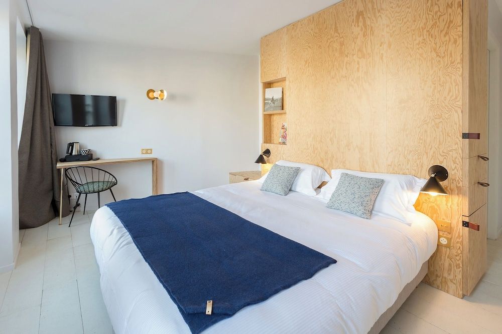 Hôtel Montholon Paris Superior Double or Twin Room 3