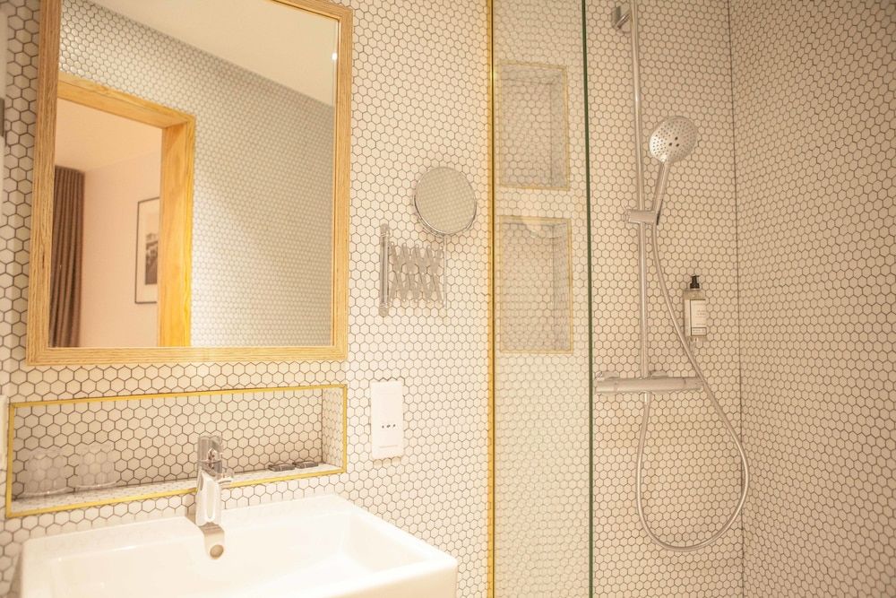 Hôtel Montholon Paris Double Room 6