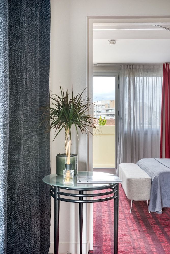 undefined Hôtel Le Richemont 10