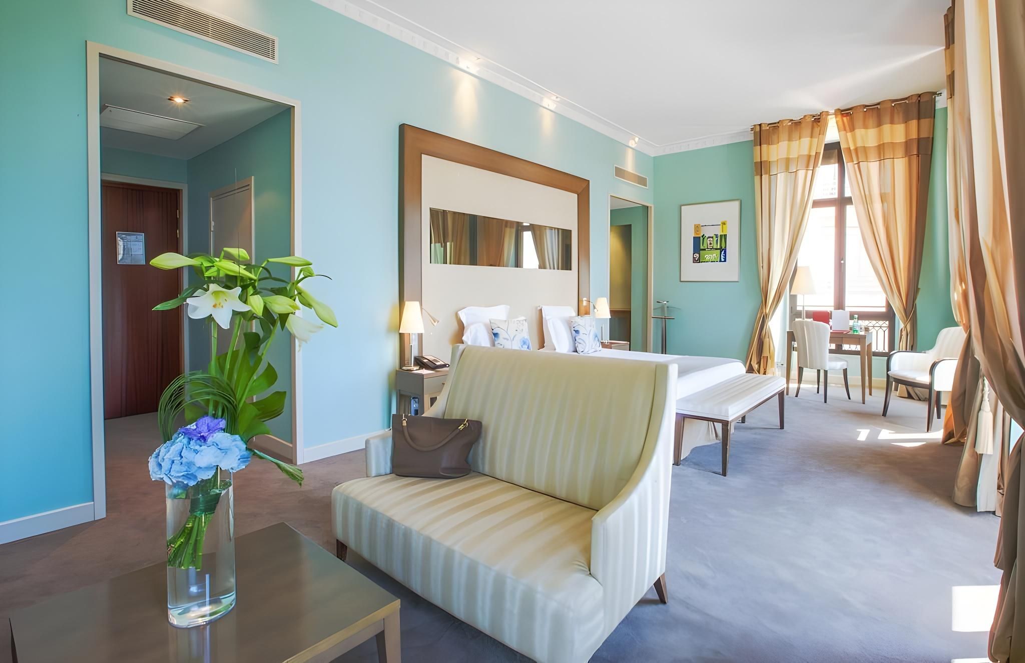 Junior Suite with City View