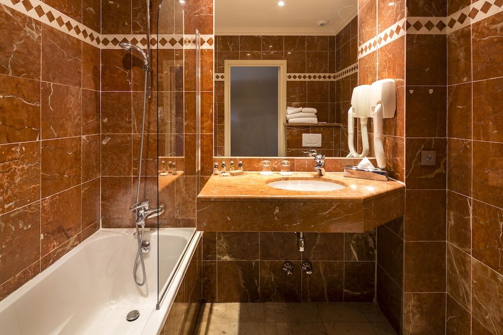 Westminster Hotel & Spa Nice Superior Room, City View 12