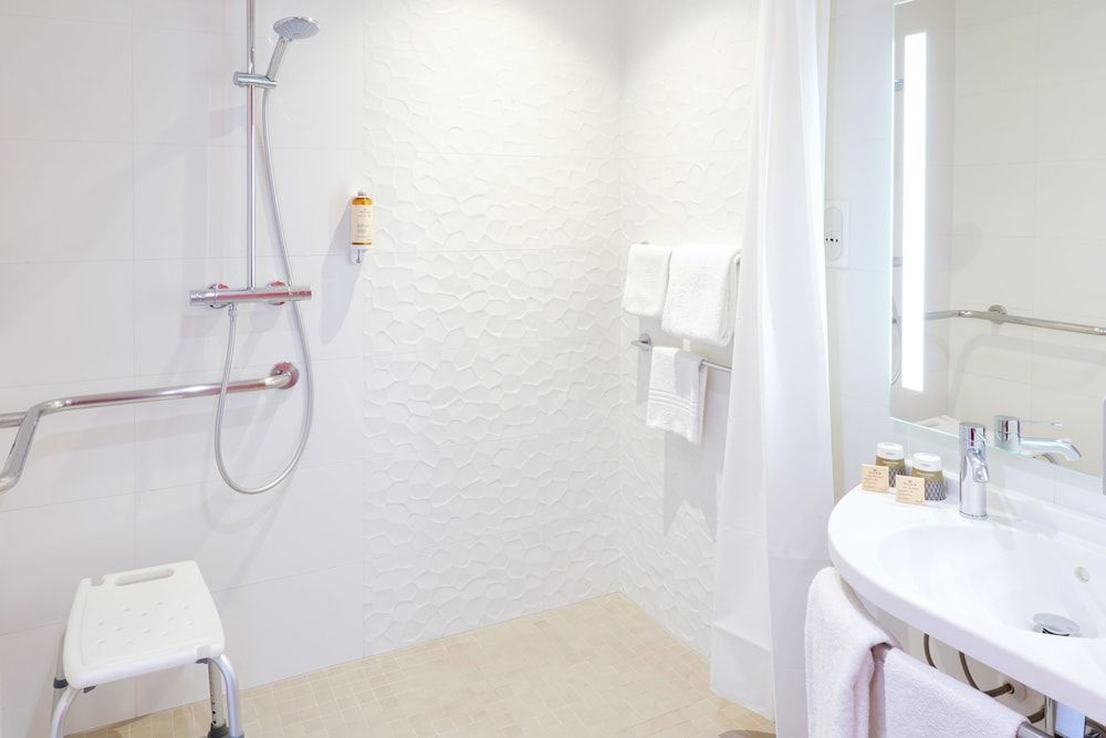 Mercure Marseille Centre Prado Vélodrome Classic Twin Room, 2 Twin Beds 7