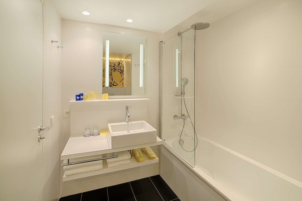 nhow Marseille NHOW Sea View Room 8