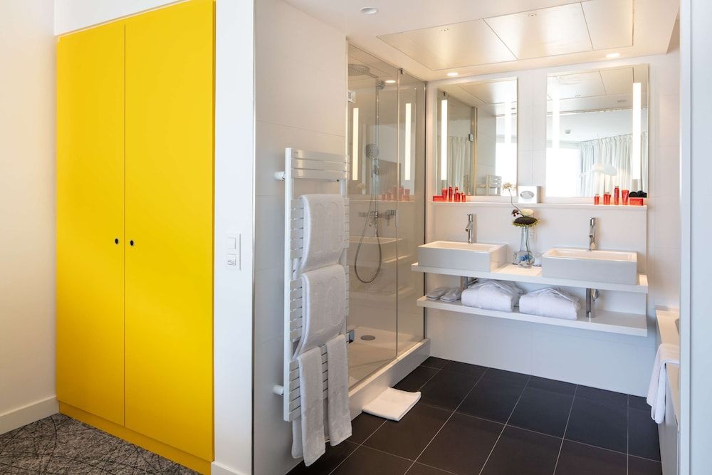 nhow Marseille NHOW Sea View Room 9