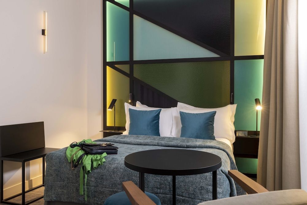 Le 12 Hotel Deluxe Room 2