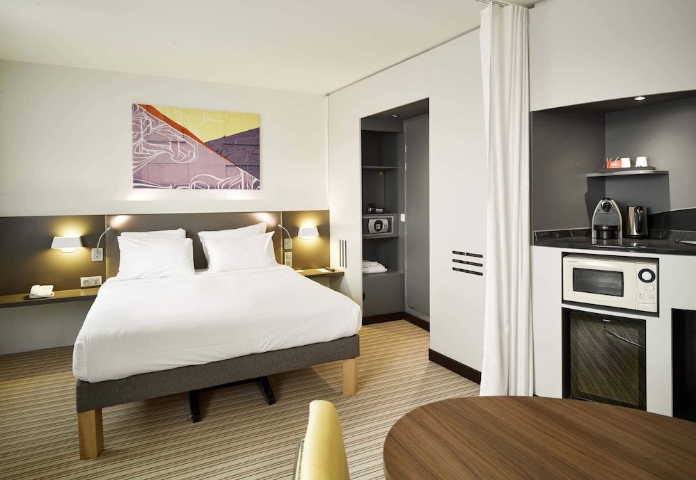 undefined B&B HOTEL Paris Grand Roissy CDG Aéroport 10