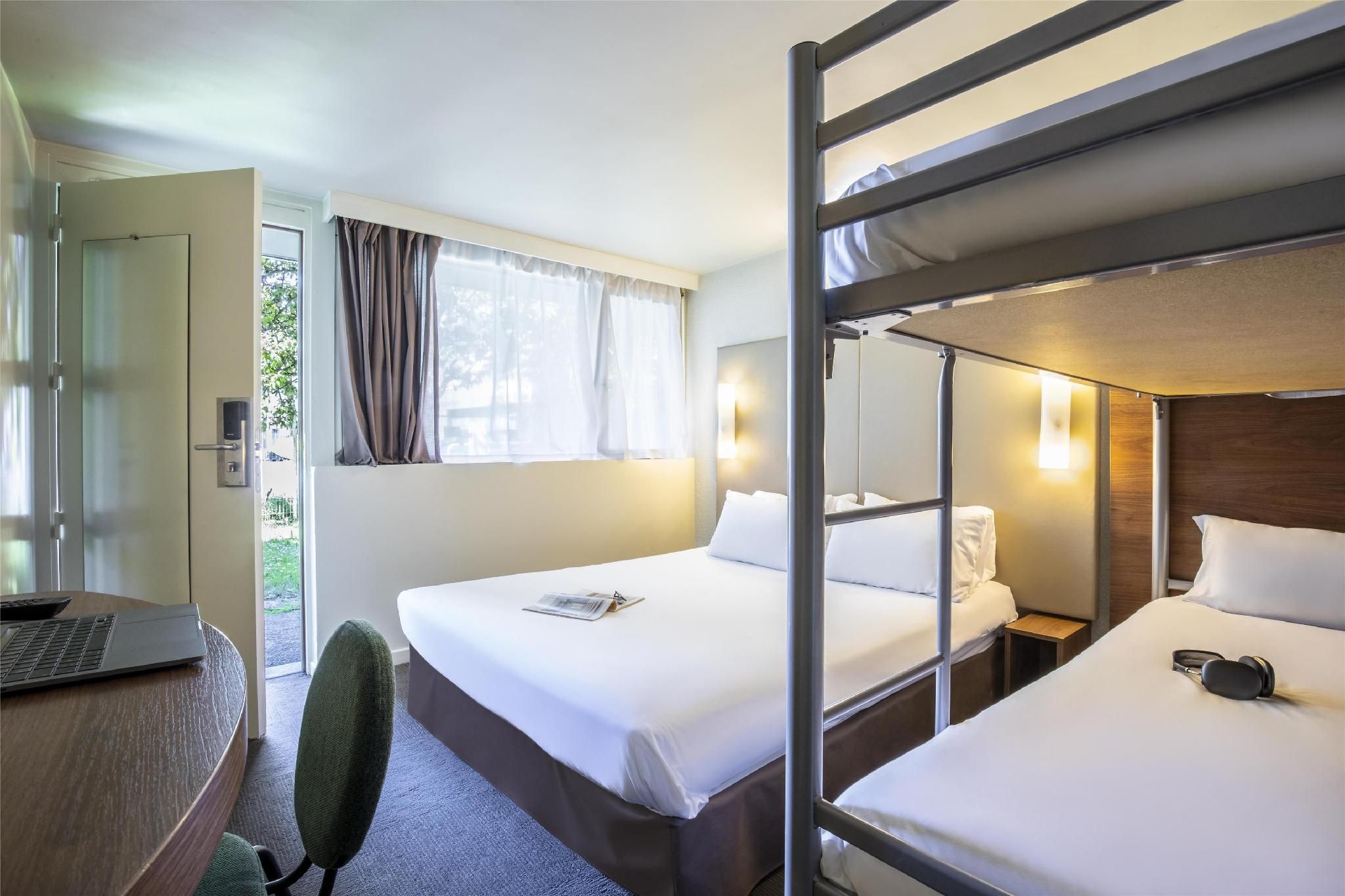 Campanile Nimes Sud - Caissargues Room Next Generation - 1 Double Bed 2 Single Beds