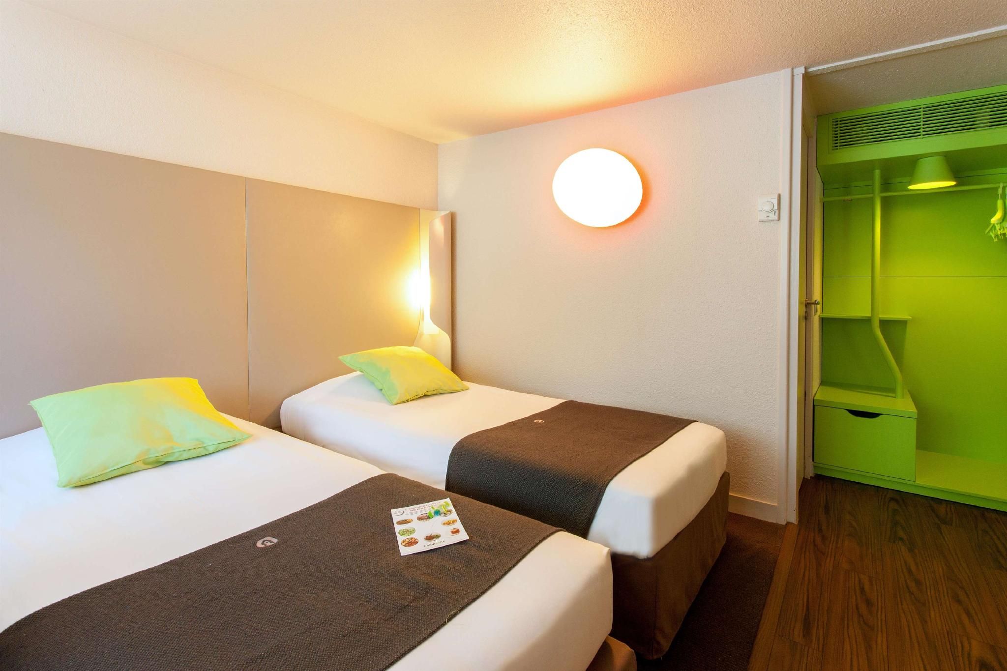 2 Single Beds