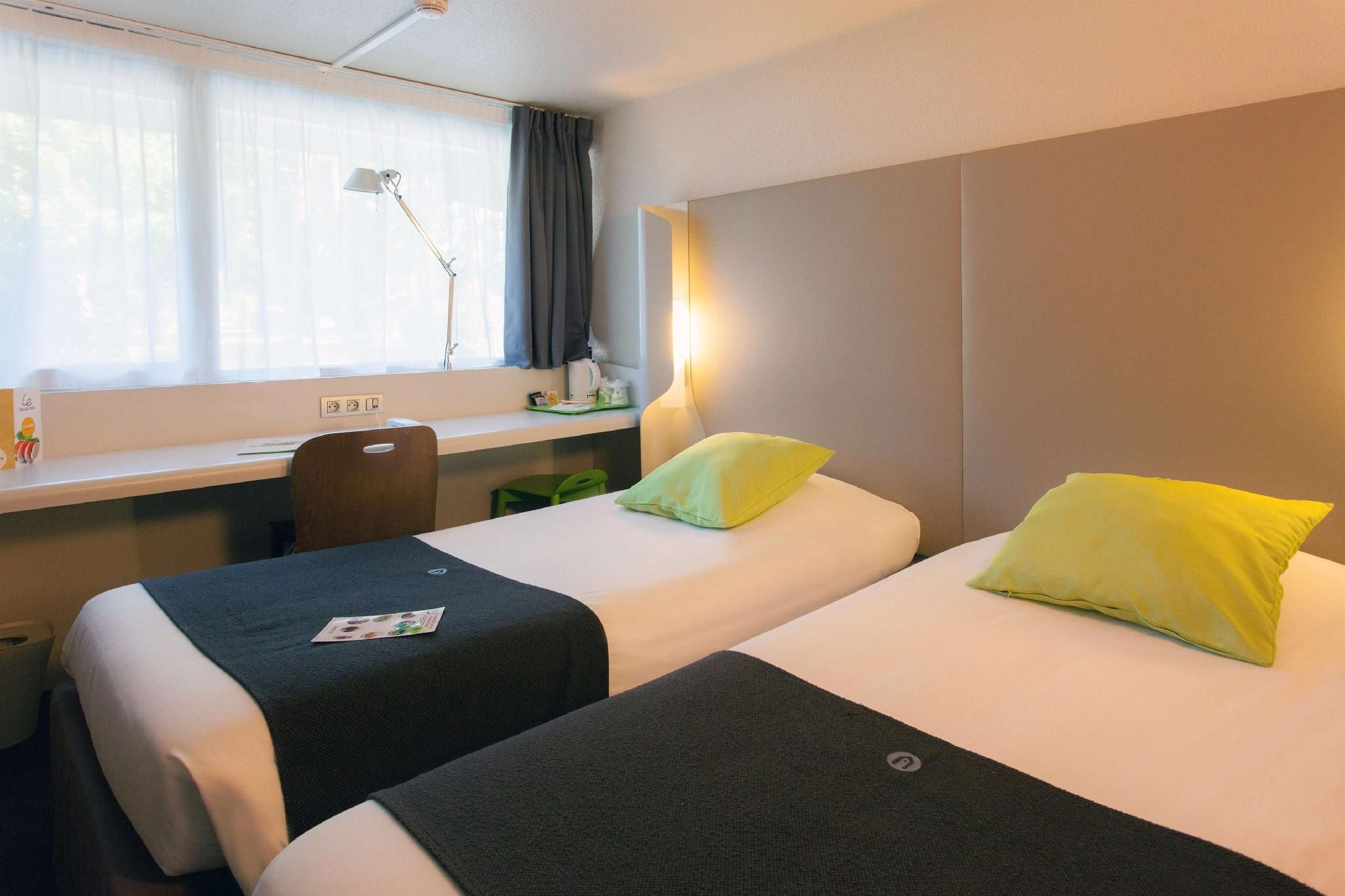 2 Single Beds