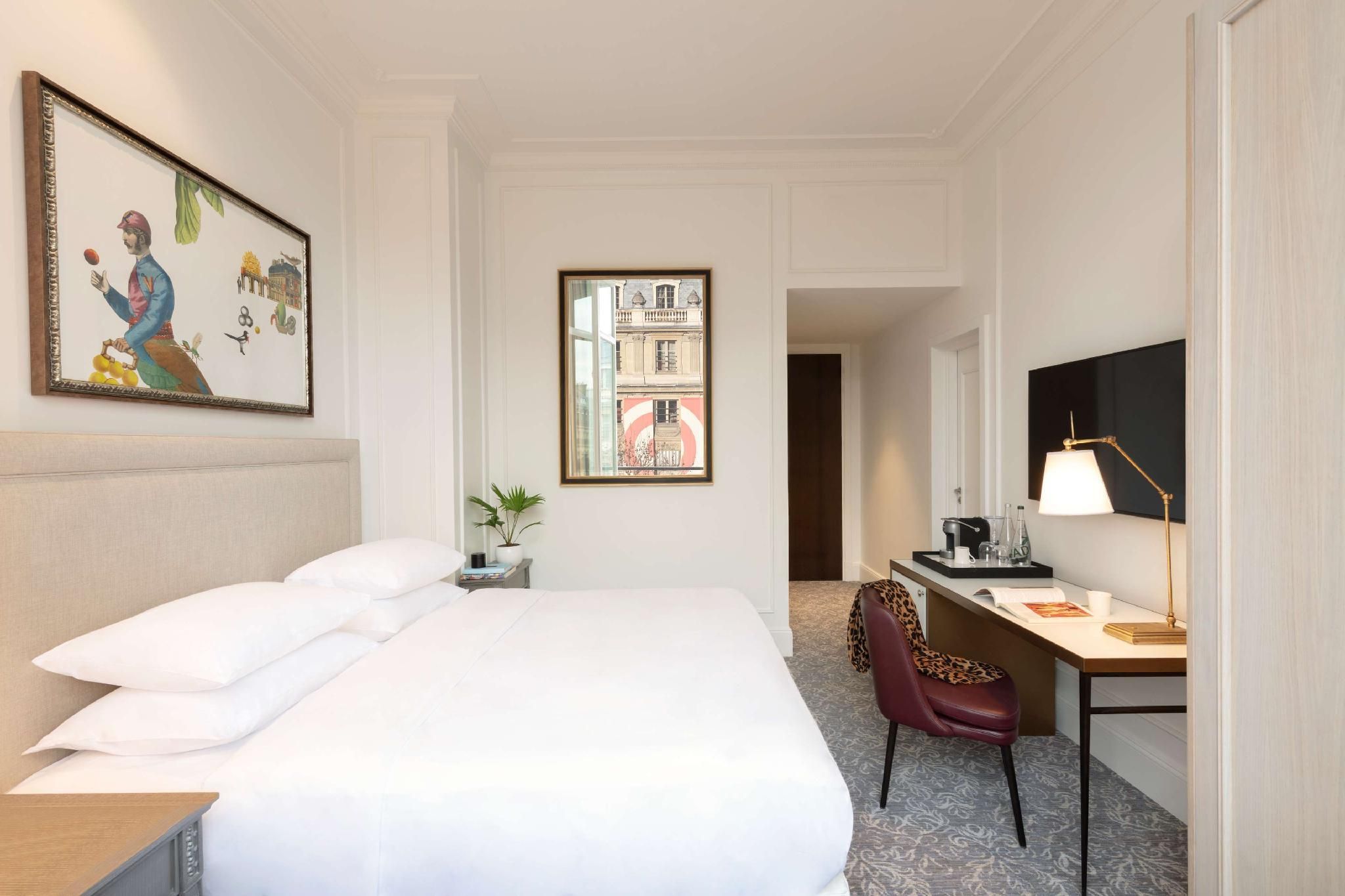 1 King Bed View