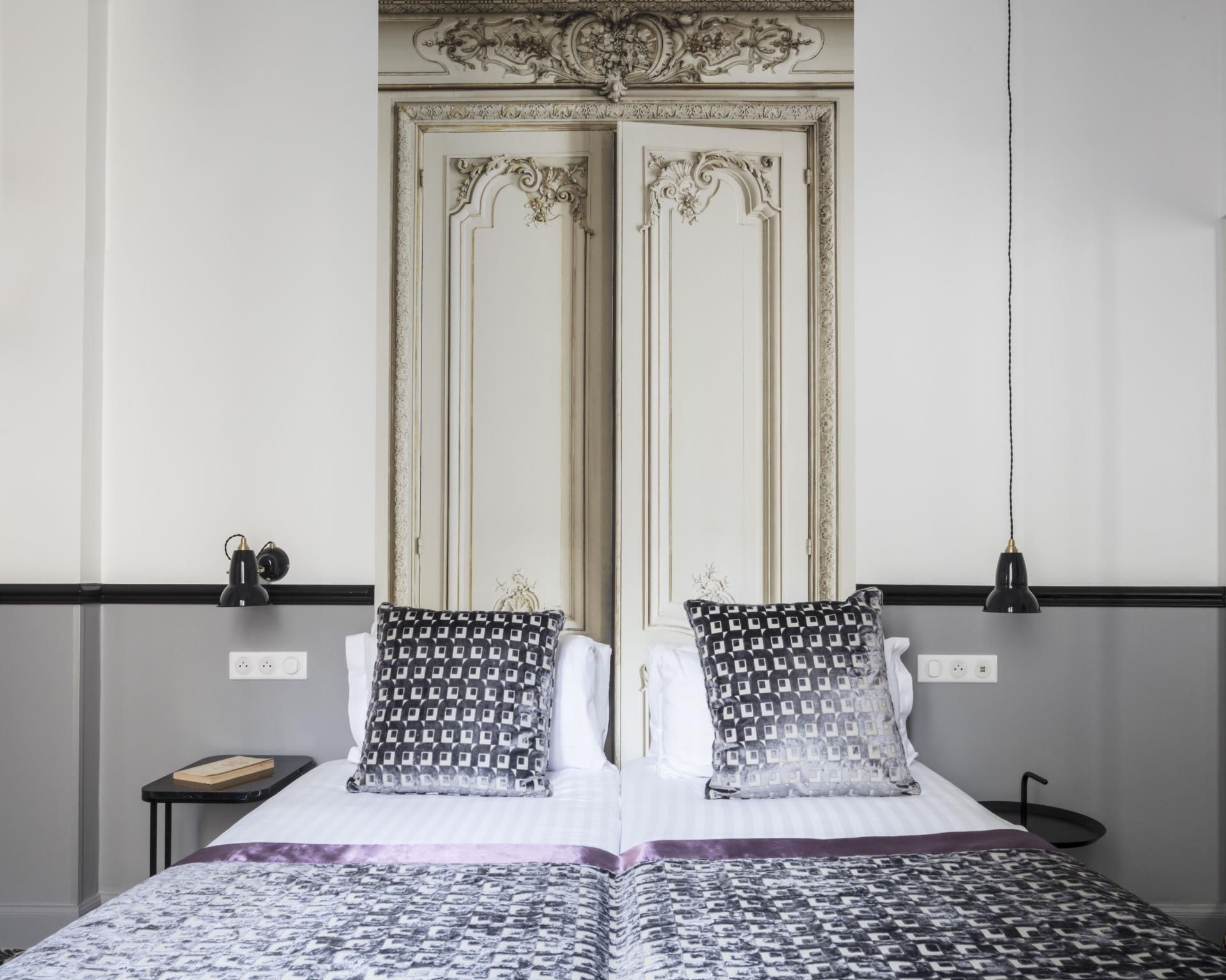 Twin Bed Room