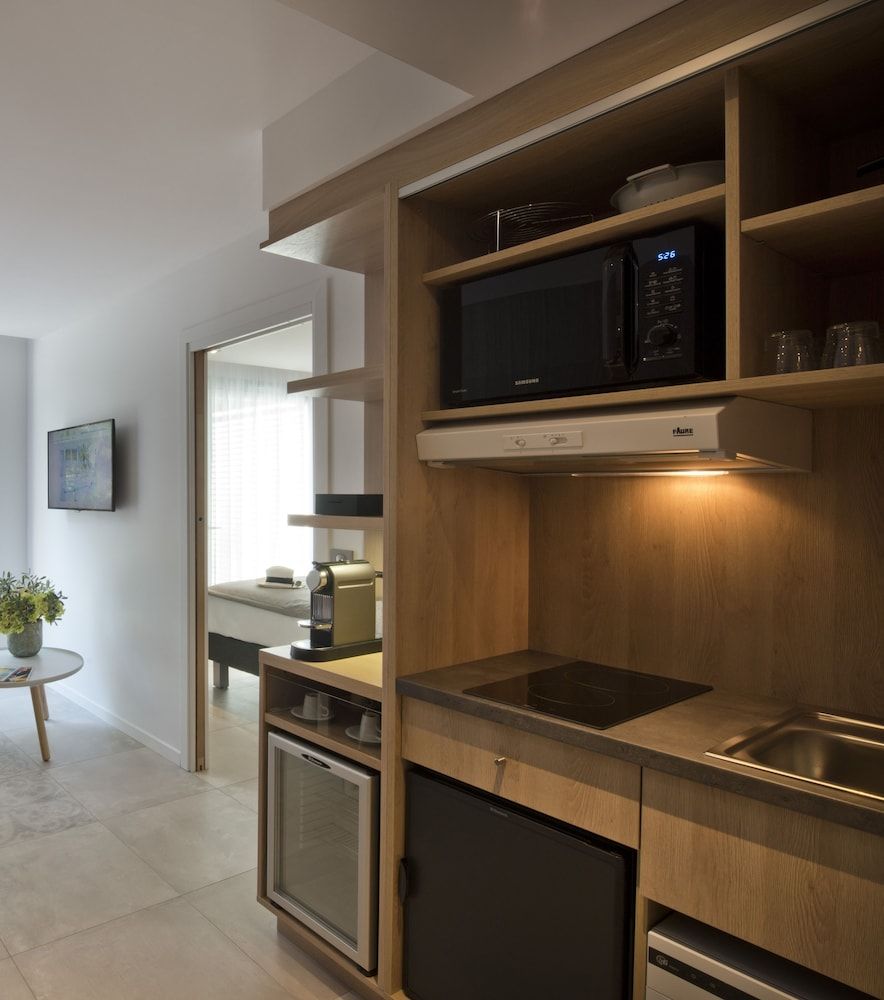 Golden Tulip Sophia Antipolis - Hotel & Spa Junior Suite, Multiple Beds, Kitchen 6