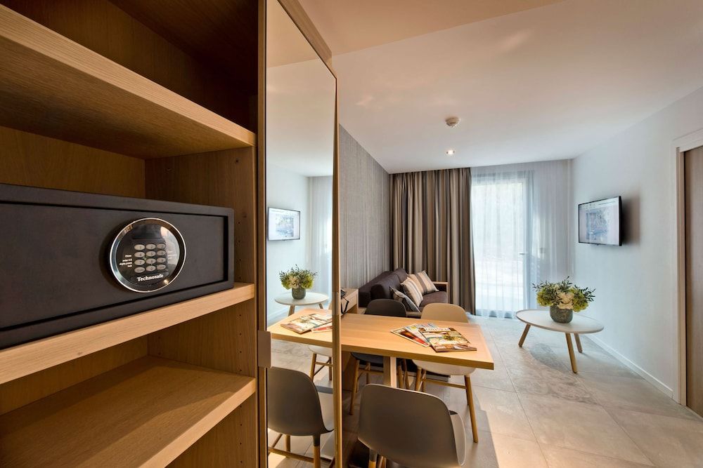 Golden Tulip Sophia Antipolis - Hotel & Spa Junior Suite, Multiple Beds, Terrace 9