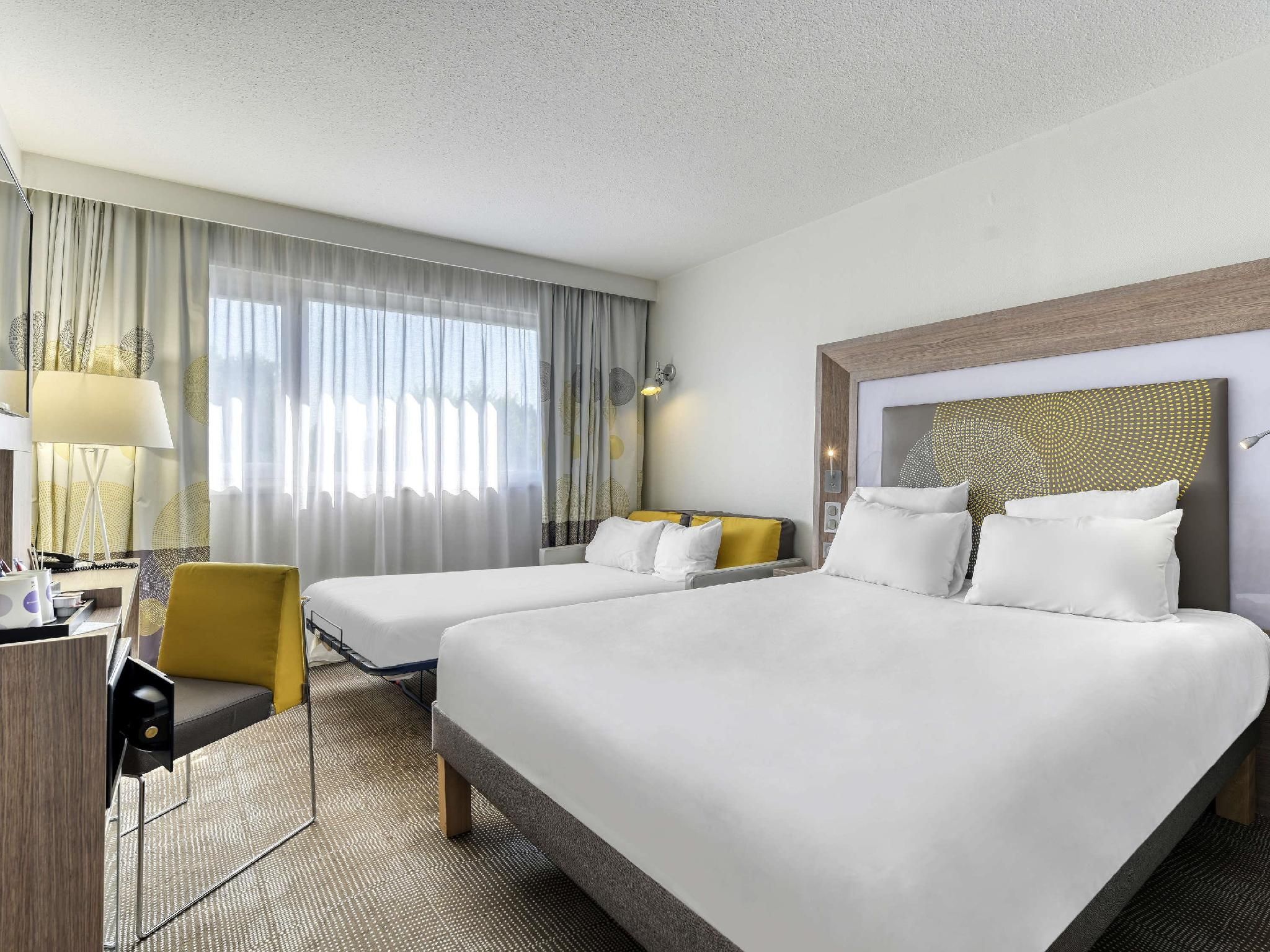 Superior Room with double bed and single sofa b ed