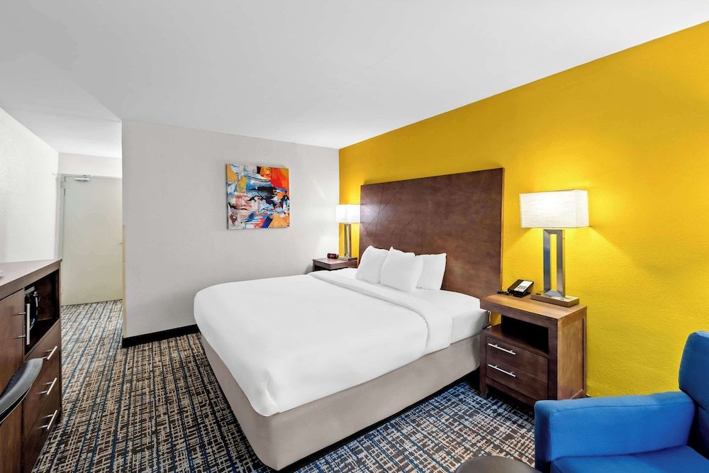 Standard Room, 1 King Bed, Non Smoking, Jetted Tub