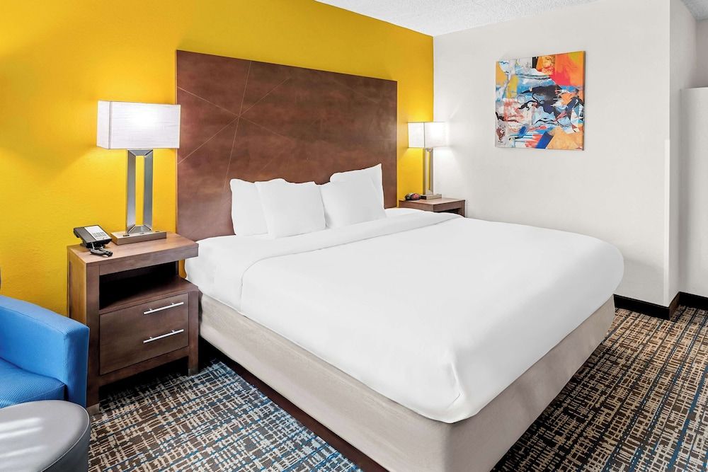 Standard Room, 1 Queen Bed, Accessible, Bathtub