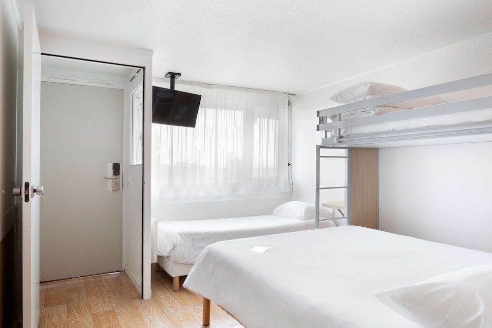 Première Classe Poitiers Futuroscope – Chasseneuil Superior Room, Multiple Beds 2