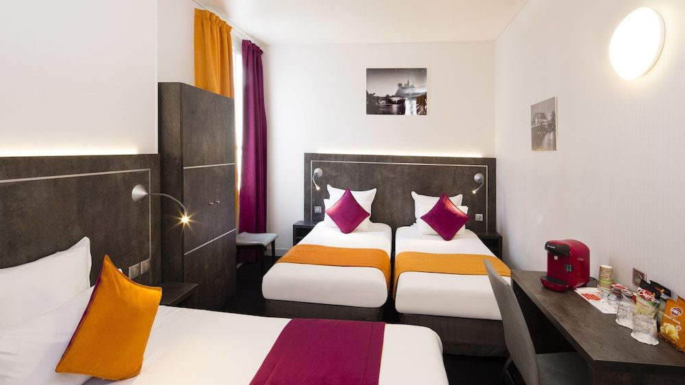 Hôtel du Plat d'Etain Quadruple Room 2