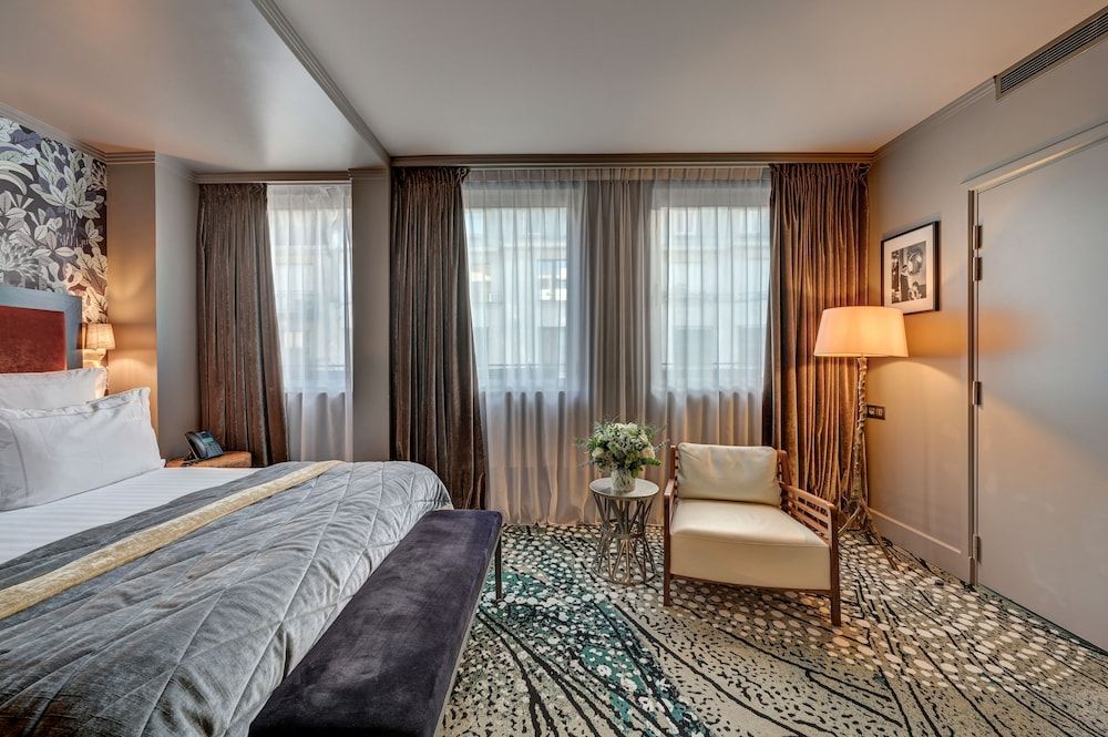 The One Alma Paris Deluxe Room, City View (Deluxe Paris) 6