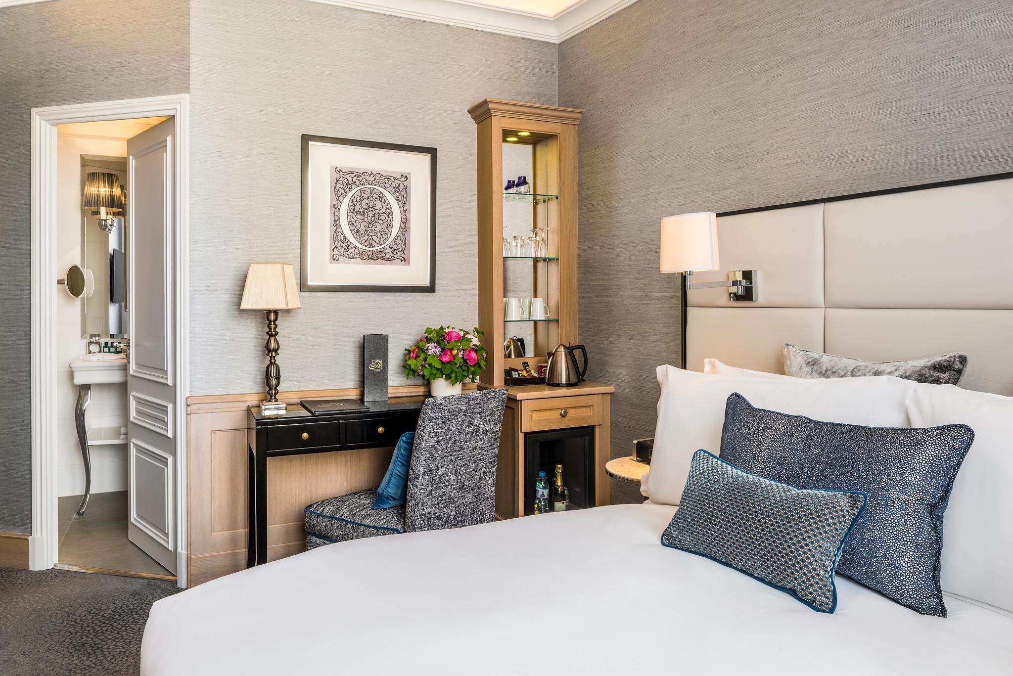 Classic Room with 1 Queen Bed