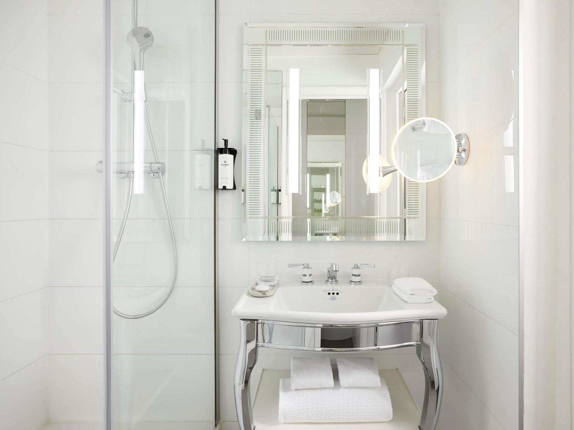 Luxury Queen Room