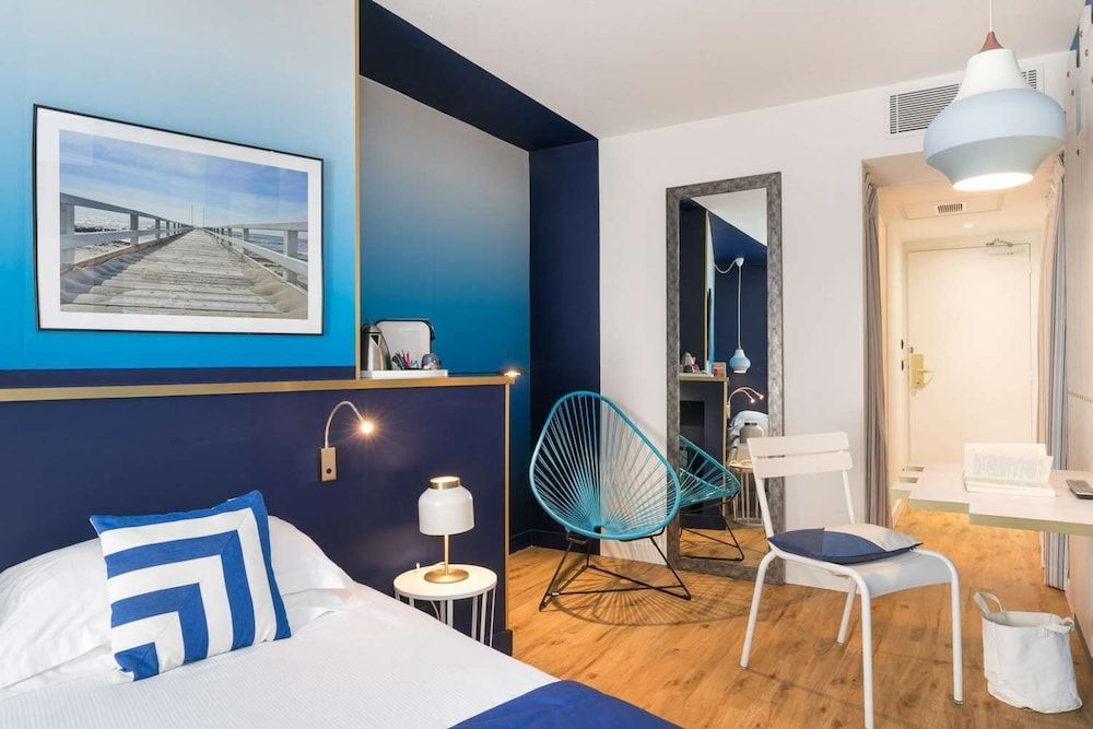 The Deck Hotel by HappyCulture Premium Double or Twin Room 4