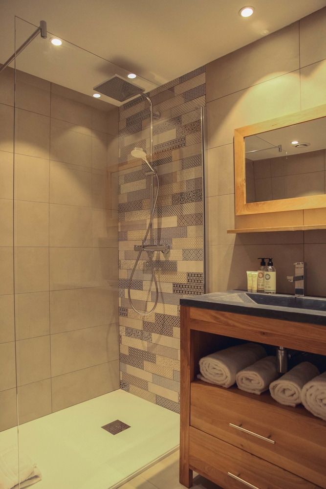 Best Western Plus Hotel Hyeres Cote D'azur, Hyeres Family Room, 1 King Bed, Non Smoking (Bunk beds) 3