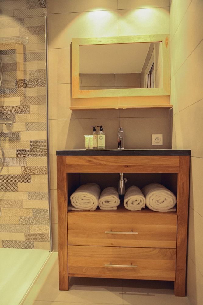 Best Western Plus Hotel Hyeres Cote D'azur, Hyeres Deluxe Room, Multiple Beds, Non Smoking (Twin bed on request) 2