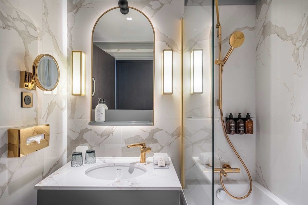 undefined Hôtel Le Marquis by Inwood Hotels 9