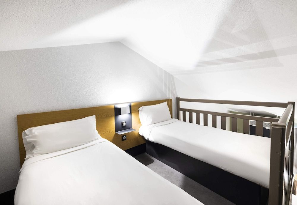 B&B HOTEL Perpignan Sud Porte d'Espagne Quadruple Non-Smoking Room 2