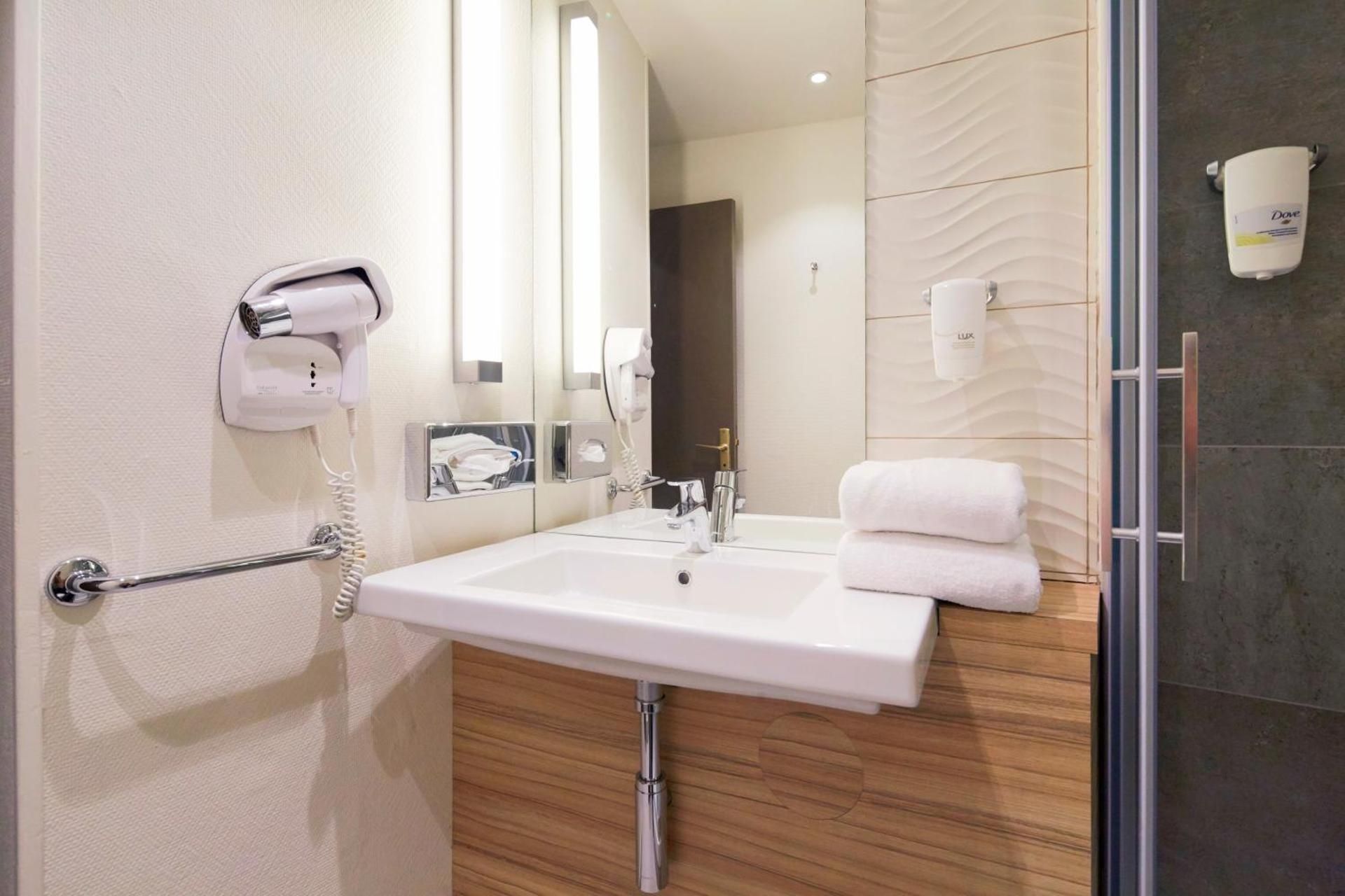 Campanile Orleans Centre - Gare 2 rooms next to each other 3