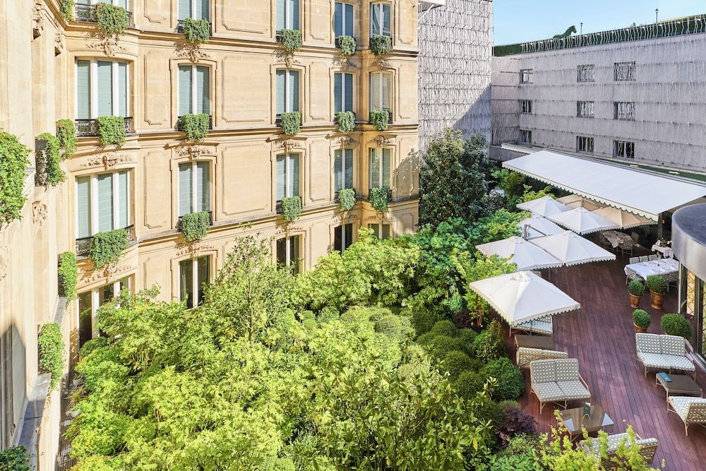 undefined Hôtel Fouquet's Paris 2