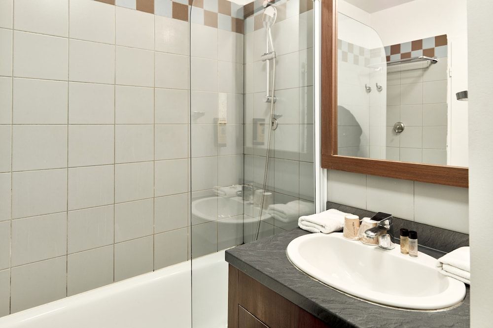 Zenitude Hôtel - Résidences Roissy Village Superior Room 6