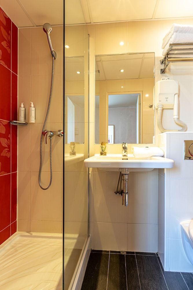 Hotel Ariane Montparnasse by Patrick Hayat Classic Double Room 8