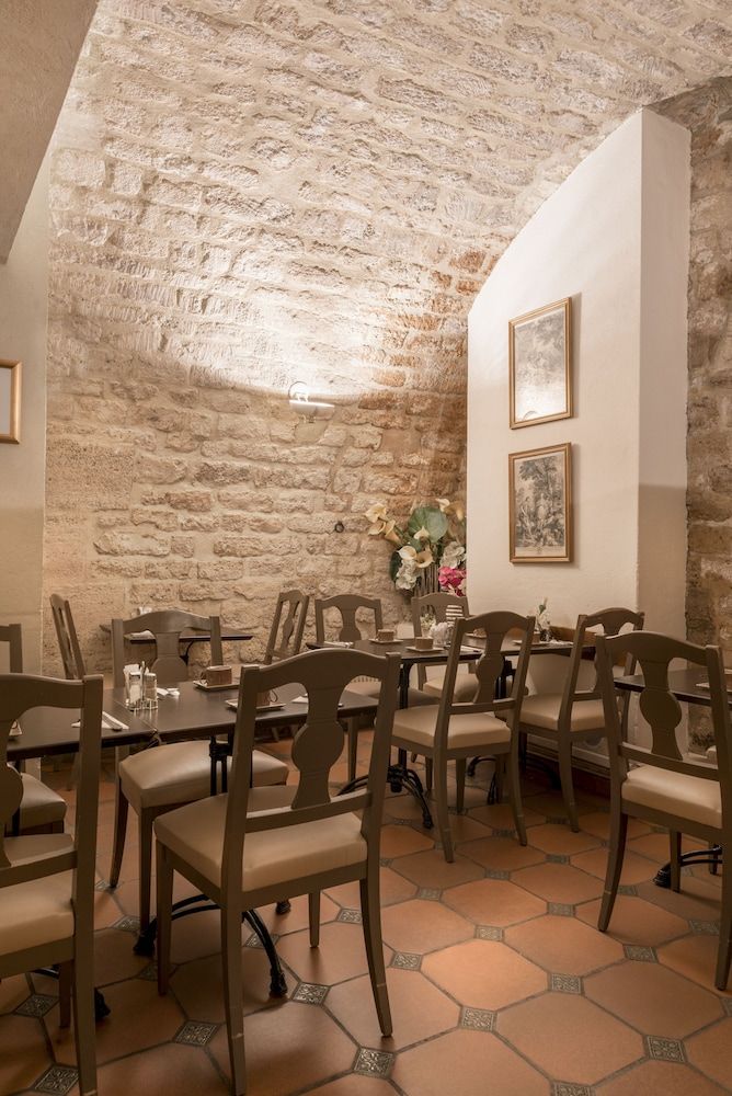 undefined Hôtel du Savoir 5