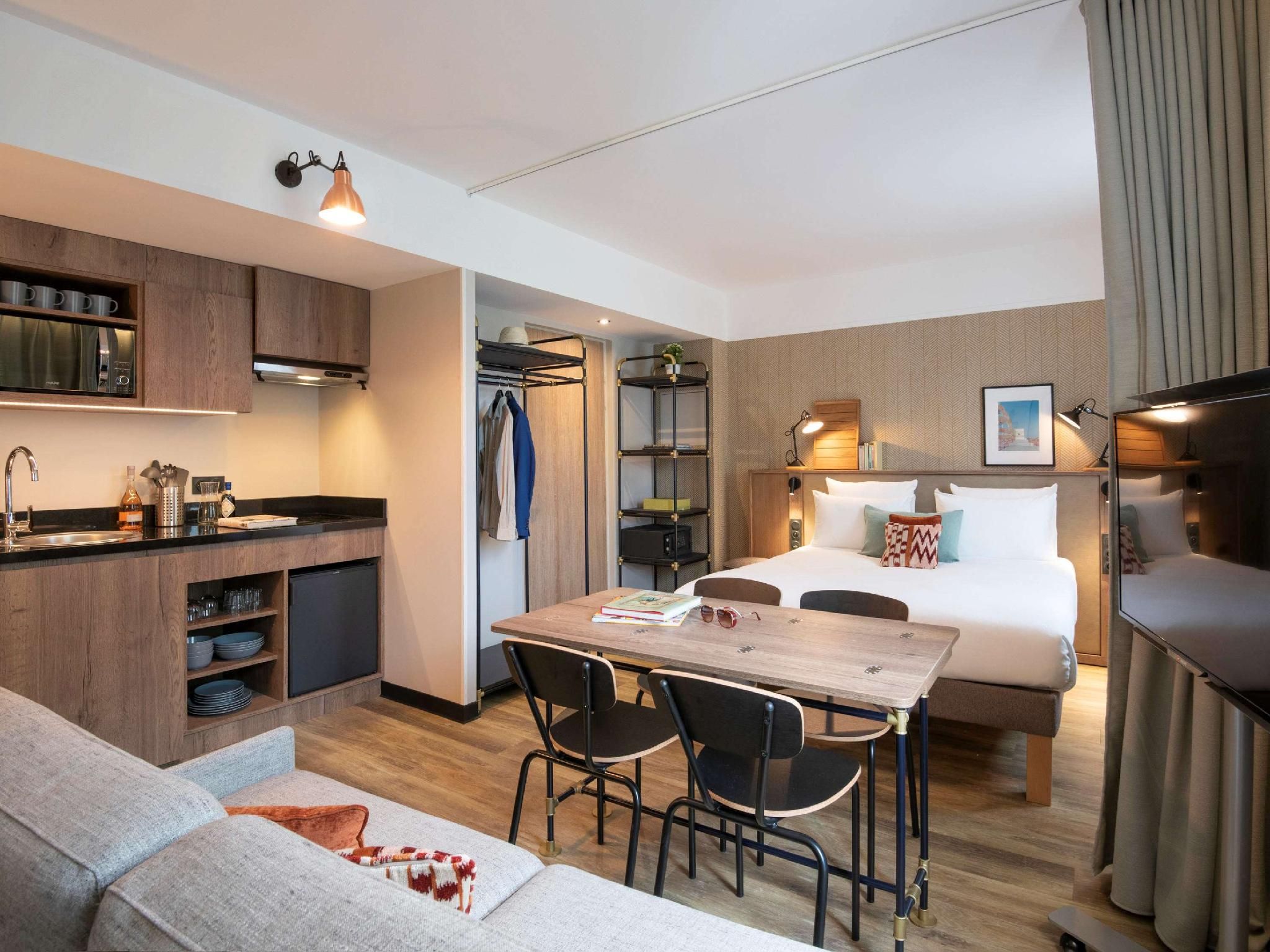 Novotel Suites Nice Airport Superior suite with 1 double bed and day bed 3