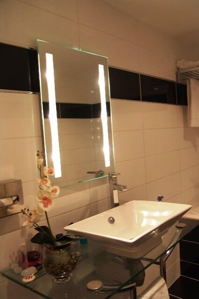 Best Western Le Marquis de La Baume Privilege Room, 1 Queen Bed (Twin bed on request) 5