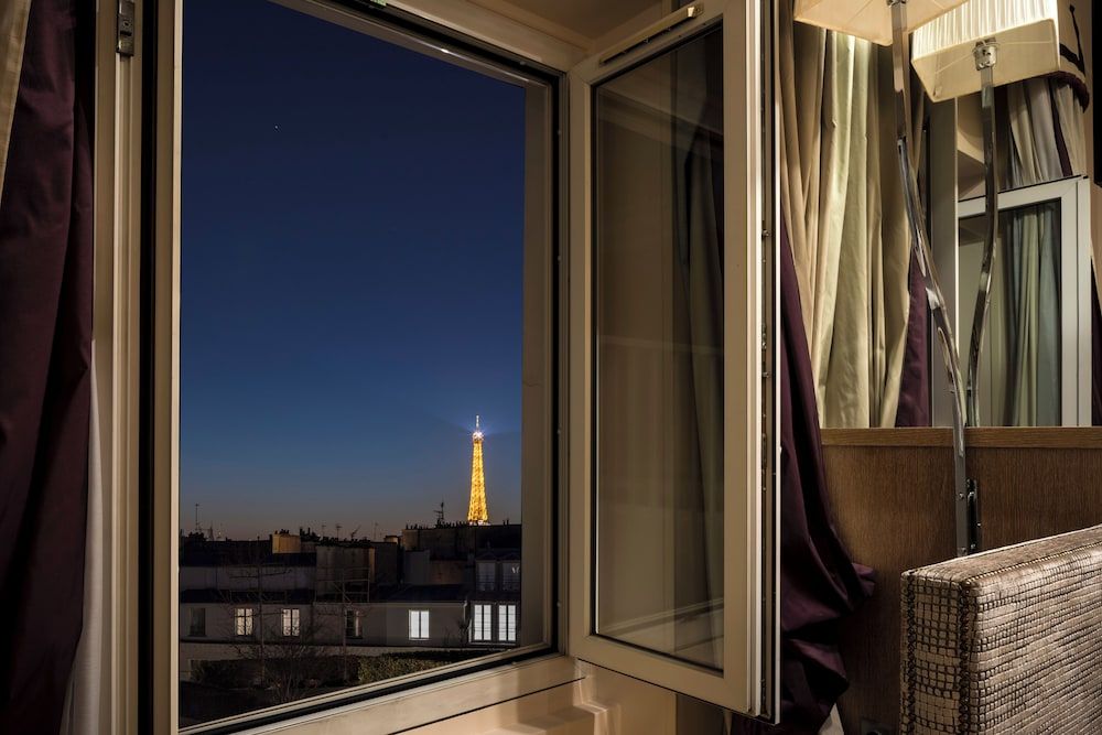 Junior Suite Duplex Eiffel Tower View