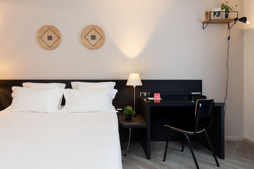 undefined Chromatics Hotel & Restaurant The Hill Club by happyculture 4