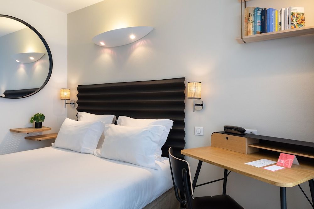 Chromatics Hotel & Restaurant The Hill Club by happyculture Double or Twin Room 2