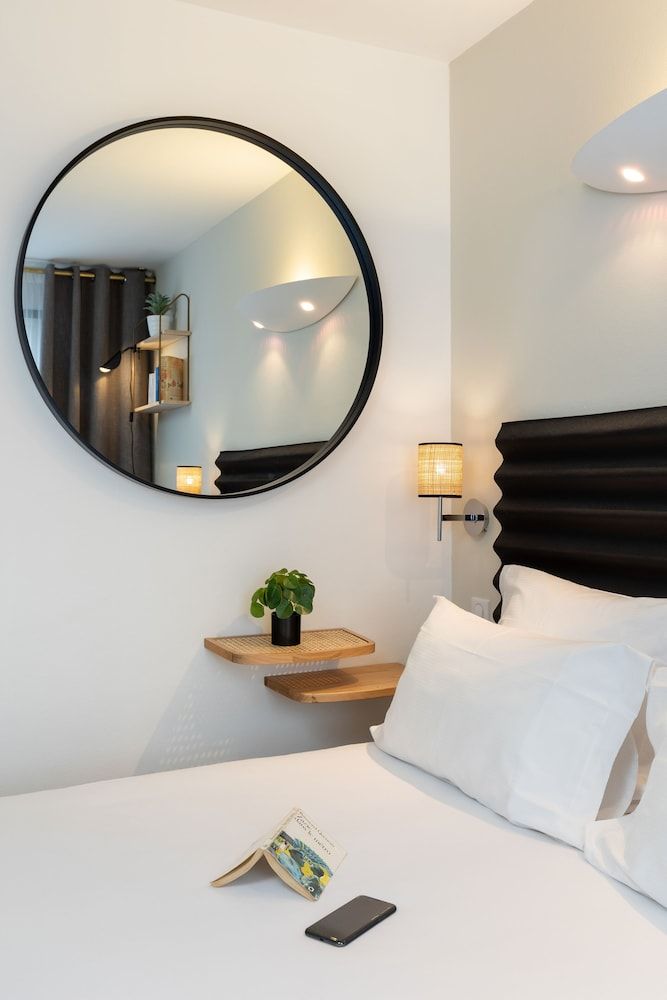 Chromatics Hotel & Restaurant The Hill Club by happyculture Double or Twin Room 3