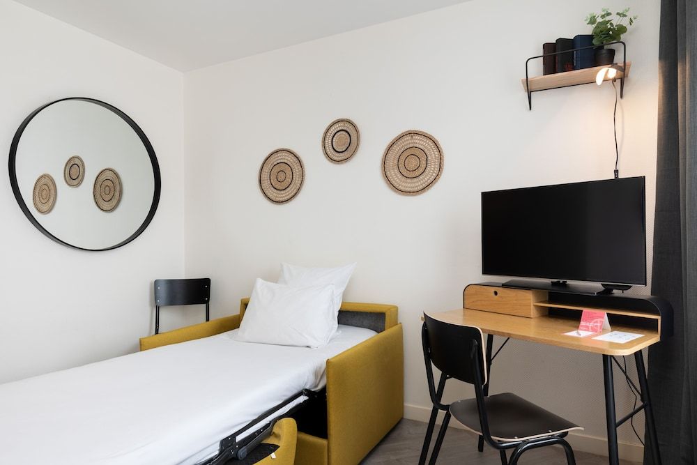 undefined Chromatics Hotel & Restaurant The Hill Club by happyculture 9